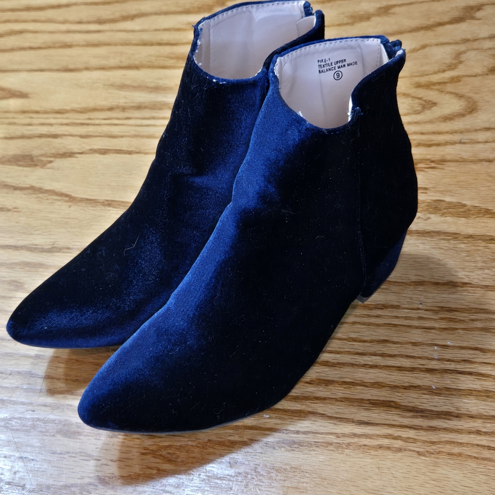 Elegant Blue Velvet Ankle Boots